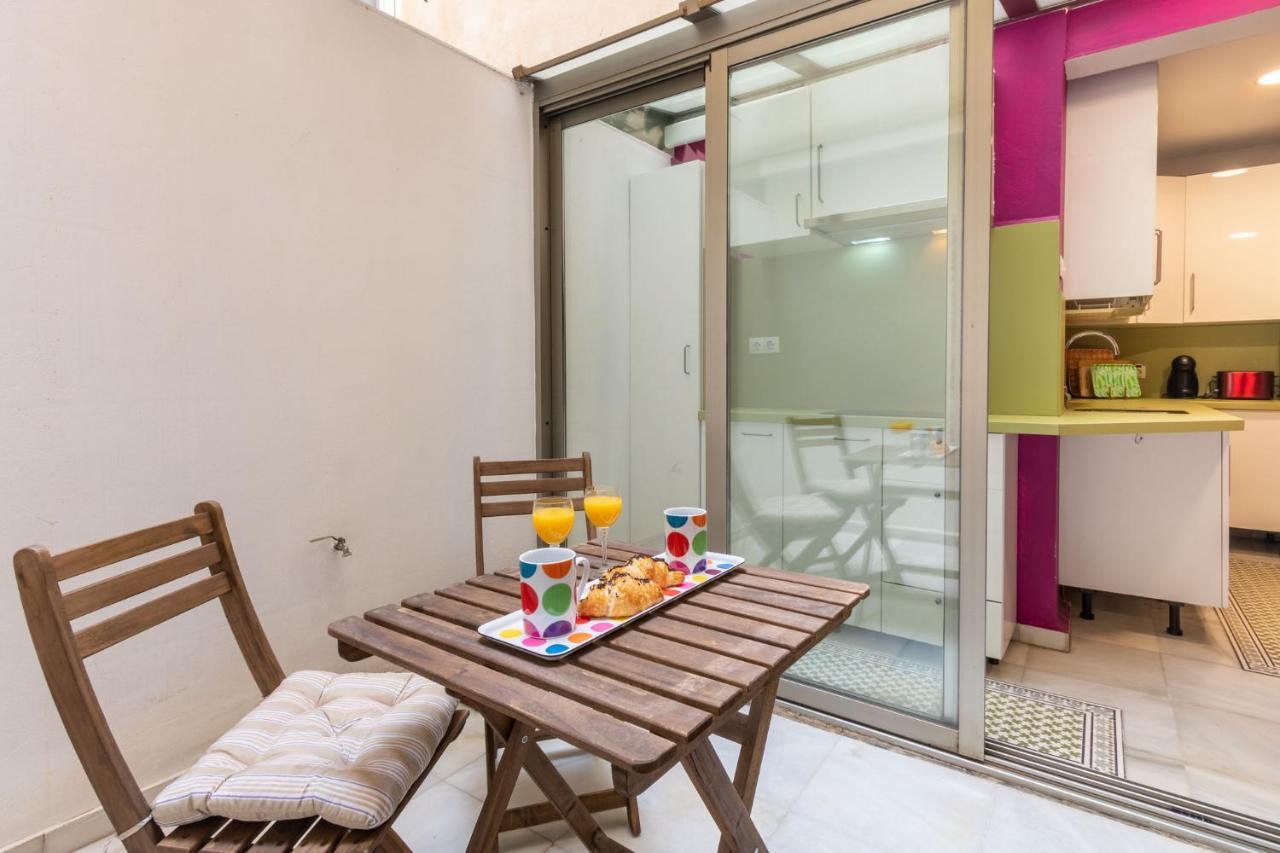 Goles Courtyard With Parking By Valcambre Appartement Séville