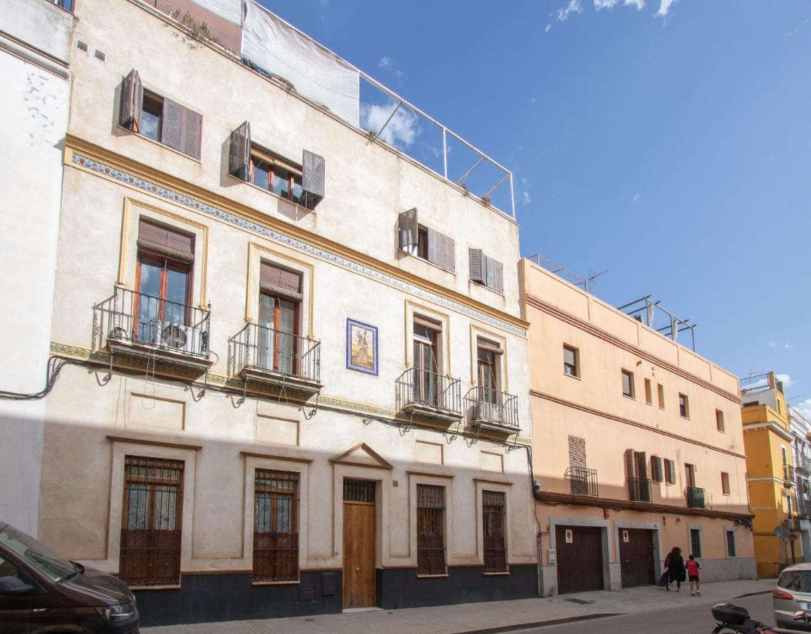 Goles Courtyard With Parking By Valcambre Séville